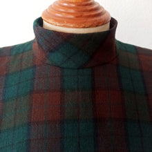 Charger l'image dans la galerie, 1940s 1950s - Outstanding French Plaid Tartan Wool Dress - W26 (66cm)