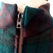 Charger l'image dans la galerie, 1940s 1950s - Outstanding French Plaid Tartan Wool Dress - W26 (66cm)