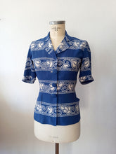 Cargar imagen en el visor de la galería, 1940s - Exquisite Parisien Puffed Sleeves Rayon Suit