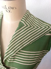 Charger l'image dans la galerie, 1940s 1950s - Gorgeous Green Rayon Stripped Dress - W25/26 (64/66cm)