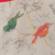 Charger l'image dans la galerie, 1950s - Lovely Birds Novelty Rayon Top - W30 (76cm)