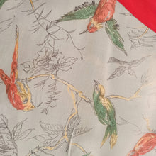 Charger l'image dans la galerie, 1950s - Lovely Birds Novelty Rayon Top - W30 (76cm)