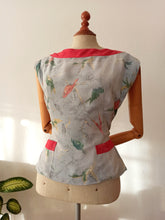 Charger l'image dans la galerie, 1950s - Lovely Birds Novelty Rayon Top - W30 (76cm)