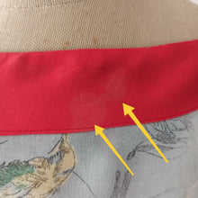 Charger l'image dans la galerie, 1950s - Lovely Birds Novelty Rayon Top - W30 (76cm)