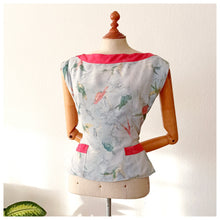 Charger l'image dans la galerie, 1950s - Lovely Birds Novelty Rayon Top - W30 (76cm)