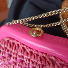 Laden Sie das Bild in den Galerie-Viewer, 1950s 1960s - Galeries LaFayette, Paris - Collector's Beaded Raffia Pink Handbag