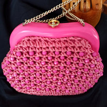 Laden Sie das Bild in den Galerie-Viewer, 1950s 1960s - Galeries LaFayette, Paris - Collector's Beaded Raffia Pink Handbag