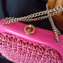 Laden Sie das Bild in den Galerie-Viewer, 1950s 1960s - Galeries LaFayette, Paris - Collector's Beaded Raffia Pink Handbag