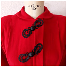 Cargar imagen en el visor de la galería, 1940s - Outstanding French Siren Wool Opera Coat - W31 (80cm)