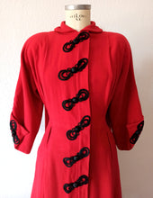 Cargar imagen en el visor de la galería, 1940s - Outstanding French Siren Wool Opera Coat - W31 (80cm)
