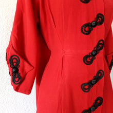 Cargar imagen en el visor de la galería, 1940s - Outstanding French Siren Wool Opera Coat - W31 (80cm)