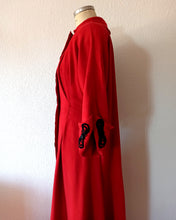 Cargar imagen en el visor de la galería, 1940s - Outstanding French Siren Wool Opera Coat - W31 (80cm)