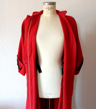Cargar imagen en el visor de la galería, 1940s - Outstanding French Siren Wool Opera Coat - W31 (80cm)