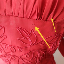 Charger l'image dans la galerie, 1940s 1950s - Richard Grossmark, London - Stunning Rouge Soft Taffeta Dress - W25 (64cm)