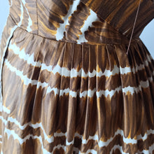 Charger l'image dans la galerie, 1950s - Stunning Massive Buttons Cotton Dress - W30 (76cm)