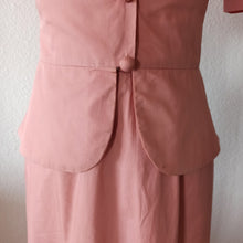 Carica l'immagine nel visualizzatore di Gallery, 1940s - Exquisite Antique Pink Peplum Cotton Suit - W27 (70cm)