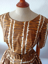 Charger l'image dans la galerie, 1950s - Stunning Massive Buttons Cotton Dress - W30 (76cm)