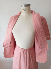 Carica l'immagine nel visualizzatore di Gallery, 1940s - Exquisite Antique Pink Peplum Cotton Suit - W27 (70cm)