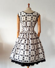 Charger l'image dans la galerie, 1950s - Marie Pascale, Paris - Exquisite Cotton Dress - W27 (68cm)