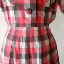Cargar imagen en el visor de la galería, 1940s - Gorgeous Pink Plaid Cotton Dress - W26 (66cm)