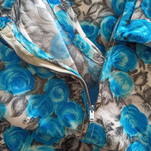 Charger l'image dans la galerie, 1950s -Stunning Roseprint Cold Rayon Dress - W23.5 (60cm)