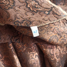 Charger l'image dans la galerie, 1950s 1960s - Elegant Brown Chocolate Rayon Lurex Dress - W26 (66cm)