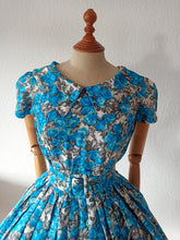 Charger l'image dans la galerie, 1950s -Stunning Roseprint Cold Rayon Dress - W23.5 (60cm)