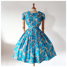 Charger l'image dans la galerie, 1950s -Stunning Roseprint Cold Rayon Dress - W23.5 (60cm)