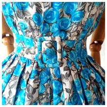 Charger l'image dans la galerie, 1950s -Stunning Roseprint Cold Rayon Dress - W23.5 (60cm)