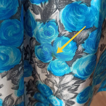 Charger l'image dans la galerie, 1950s -Stunning Roseprint Cold Rayon Dress - W23.5 (60cm)