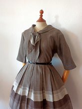 Charger l'image dans la galerie, 1950s - MANFORD - Gorgeous Grey Gabardine Dress - W31 (78cm)
