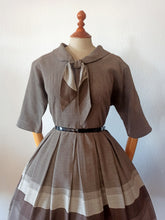 Charger l'image dans la galerie, 1950s - MANFORD - Gorgeous Grey Gabardine Dress - W31 (78cm)