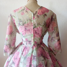 Charger l'image dans la galerie, 1950s - Gorgeous & Elegant Floral Sheer Dress - W33 (84cm)