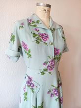 Load image into Gallery viewer, 1940s - Adorable Turquoise Roseprint Rayon Dress - W29 (74cm)