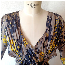 Charger l'image dans la galerie, 1950s - Spectacular French Couture Wildsilk Dress - W27 (68cm)