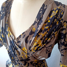 Charger l'image dans la galerie, 1950s - Spectacular French Couture Wildsilk Dress - W27 (68cm)