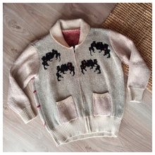 Laden Sie das Bild in den Galerie-Viewer, VTG - Fabulous Spider Tarantula Cowichan