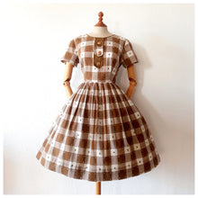 Charger l'image dans la galerie, 1950s - Adorable Brown Plaid Cotton Dress - W32 (82cm)