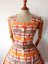Charger l'image dans la galerie, 1950s - Stunning Abstract Orange Linen Dress - W28 (72cm)
