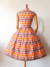 Charger l'image dans la galerie, 1950s - Stunning Abstract Orange Linen Dress - W28 (72cm)