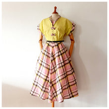 Charger l'image dans la galerie, 1940s 1950s - Stunning & Precious Yellow Pink Plaid Dress - W32 (82cm)
