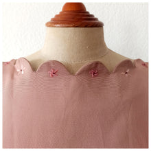 Charger l'image dans la galerie, 1950s - Adorable Antique Pink Beaded Dress - W27 (68cm)