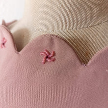 Charger l'image dans la galerie, 1950s - Adorable Antique Pink Beaded Dress - W27 (68cm)