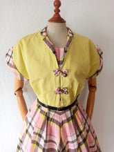 Charger l'image dans la galerie, 1940s 1950s - Stunning & Precious Yellow Pink Plaid Dress - W32 (82cm)