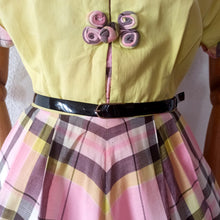 Charger l'image dans la galerie, 1940s 1950s - Stunning & Precious Yellow Pink Plaid Dress - W32 (82cm)