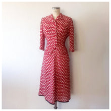 Load image into Gallery viewer, 1940s - Beautiful Red Floral Rayon Crepe 2pc Suit - W31 (80cm)