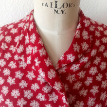 Load image into Gallery viewer, 1940s - Beautiful Red Floral Rayon Crepe 2pc Suit - W31 (80cm)