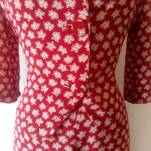Load image into Gallery viewer, 1940s - Beautiful Red Floral Rayon Crepe 2pc Suit - W31 (80cm)