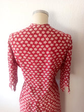 Load image into Gallery viewer, 1940s - Beautiful Red Floral Rayon Crepe 2pc Suit - W31 (80cm)