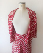 Load image into Gallery viewer, 1940s - Beautiful Red Floral Rayon Crepe 2pc Suit - W31 (80cm)